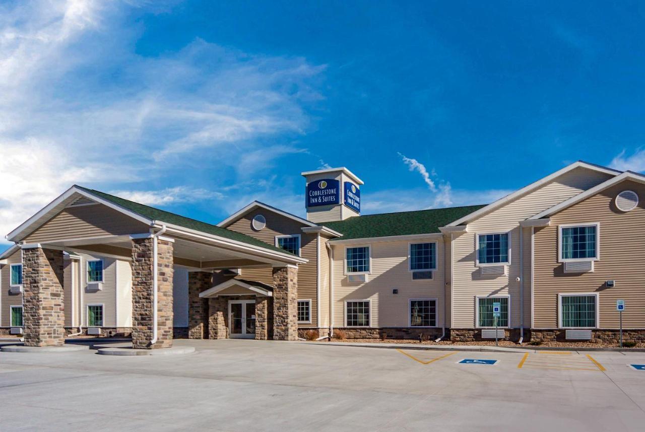 Cobblestone Inn & Suites-Fremont Exterior photo