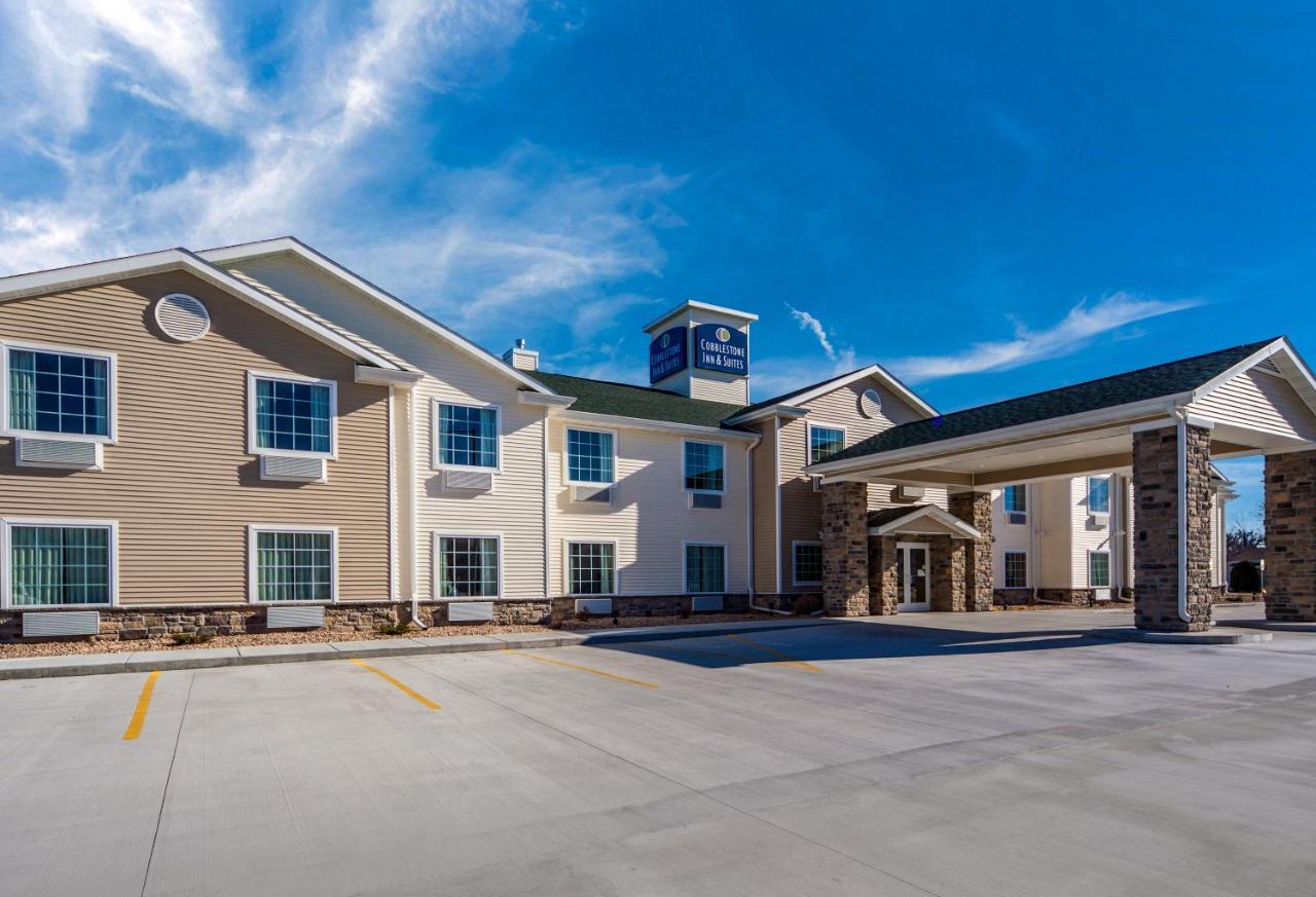 Cobblestone Inn & Suites-Fremont Exterior photo
